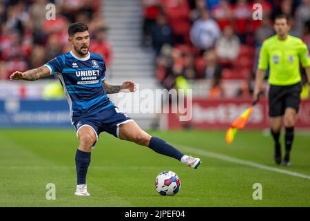 Stoke, Staffordshire, Regno Unito. 17th agosto 2022; Bet365 Stadium, Stoke, Staffordshire, Inghilterra; Campionato di calcio, Stoke City contro Middlesbrough:Alex Mowatt di Middlesbrough Credit: Action Plus Sports Images/Alamy Live News Foto Stock