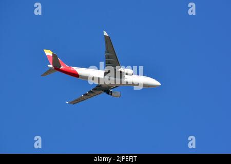 Iberia Airlines (è la compagnia aerea di bandiera della Spagna), Airbus A330-202, Budapest, Ungheria, Magyarország, Europa Foto Stock