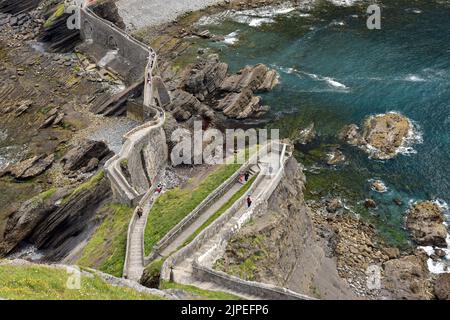 ponte roccioso, gaztelugatxe, san juan de gaztelugatxe Foto Stock