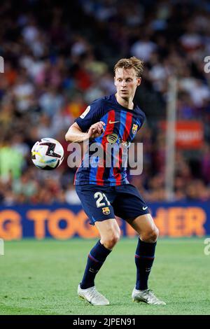 BARCELLONA - AGOSTO 13: Frenkie De Jong in azione durante la partita di LaLiga tra il FC Barcelona e Rayo Vallecano allo Stadio Spotify Camp Nou di Augusta Foto Stock