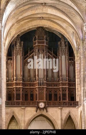 L'organo della cattedrale-basilica di Saint-Denis, Parigi Foto Stock