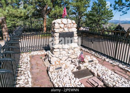 Golden, Colorado - 8 agosto 2022: Cimitero di soldato, cacciatore di bufali e selvaggio West showman William Frederick 'Buffalo Bill' Cody in cima Lookout Mount Foto Stock