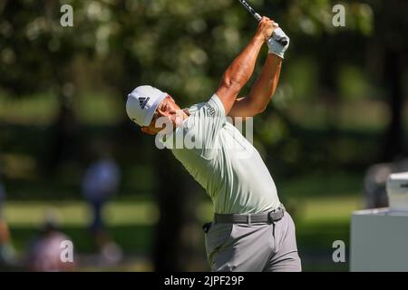 13 agosto 2022: Xander Schauffele tee off durante il terzo round del torneo di golf FedEx St. Jude Championship al TPC Southwind di Memphis, Tennessee. Terreno grigio Siegel/Cal Sport Foto Stock