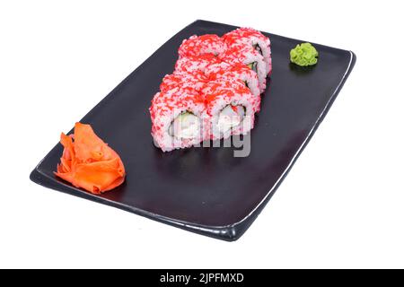 Sushi roll giapponese di pesce isolato su bianco primo piano. Ristorante di cucina Giapponese, piatto di roll o piatto di sushi maki gunkan. Rotoli di sushi Maki con Foto Stock