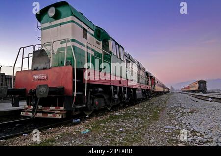 Vecchia locomotiva, Shkoder, Albania settentrionale Foto Stock