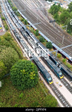 Oxley, Wolverhampton Agosto 18th 2022 - i treni della West Coast di Avanti parcheggiati e inutilizzati presso l'Oxley Traction and Rolling Stock Maintenance Depot vicino a Wolverhampton, mentre gli scioperi continui hanno colpito il Regno Unito. Credit: Scott CM/Alamy Live News Foto Stock