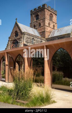 Edifici antichi e moderni in armonia, Cattedrale di Carlisle, Cumbria, Regno Unito Foto Stock