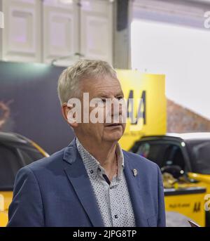 Farnborough, Hants, Regno Unito. 18th ago, 2022. Presidente dell'AA - Edmund King OBE al 2022 British Motor Show, che si tiene sul sito del famoso Farnborough Airshow Credit: Motofoto/Alamy Live News Foto Stock