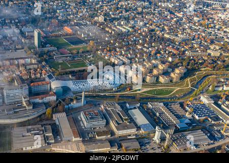 Centro di Biel Bienne - gli EDIFICI OMEGA & SWATCH - il serpente di Biel - dall'aria Svizzera Foto Stock