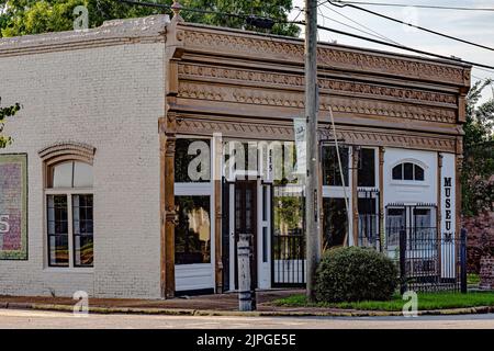 Fort Gaines, Georgia, USA - 13 agosto 2022: Il Suttons Corner Frontier Country Store Museum era un tempo su una vecchia piantagione ma in seguito divenne una locanda. Non è così Foto Stock