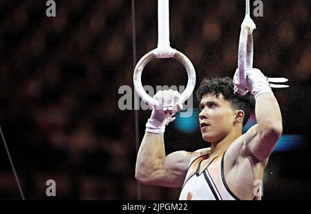 MUNCHEN - Jermain Gruenberg in azione durante le qualifiche per la ginnastica maschile nell'ottava giornata del Campionato Multi-europeo. La città tedesca di Monaco ospiterà nel 2022 un campionato europeo combinato di vari sport. ANP IRIS VAN DEN BROEK Foto Stock