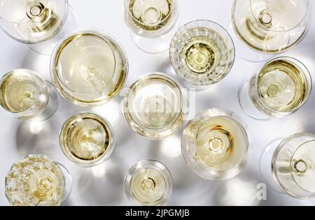 vino bianco, bicchiere da vino, vini bianchi, bicchieri Foto Stock