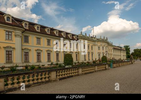 Il bellissimo castello di Ludwigsburg in Germania in una giornata di sole Foto Stock