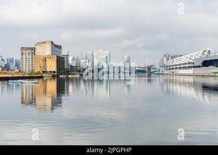 Foto di riflessione di Royal Docks, Londra Foto Stock