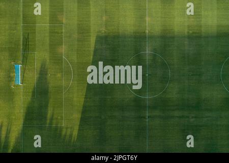 Vista aerea di un campo da calcio in erba Foto Stock