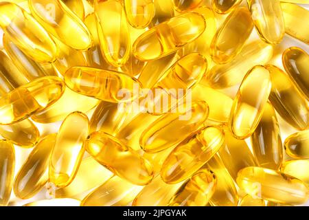 Omega 3 olio di pesce supplemento softgel capsule sfondo. Assistenza sanitaria, supporto cardiovascolare, medicina, concetto di farmacia. Vista dall'alto, disposizione piatta. Foto Stock