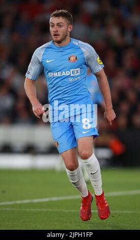 Sheffield, Regno Unito. 17th ago, 2022. Elliot Embleton of Sunderland durante la partita del campionato Sky Bet a Bramall Lane, Sheffield. Il credito per le immagini dovrebbe essere: Simon Bellis/Sportimage Credit: Sportimage/Alamy Live News Foto Stock