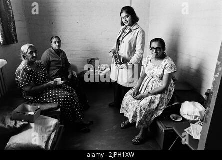 Rifugiati ugandesi asiatici a Plasterdown Camp Dartmoor Devon gruppo di donne 1972 Foto Stock