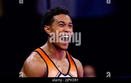 Monaco, Germania. 18th ago, 2022. MONACO - Yazz Ramsahai in azione durante le qualifiche maschili di ginnastica nell'ottava giornata del Campionato Multi-europeo. La città tedesca di Monaco ospiterà nel 2022 un campionato europeo combinato di vari sport. ANP IRIS VAN DEN BROEK Foto Stock