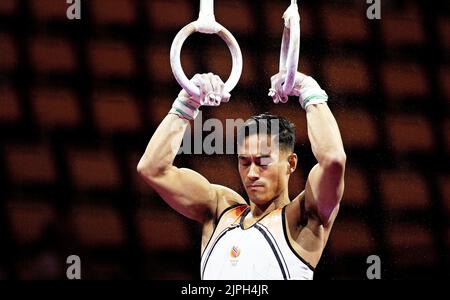 Monaco, Germania. 18th ago, 2022. MONACO - Loran de Munck in azione durante le qualifiche per la ginnastica maschile nell'ottava giornata del Campionato Multi-europeo. La città tedesca di Monaco ospiterà nel 2022 un campionato europeo combinato di vari sport. ANP IRIS VAN DEN BROEK Foto Stock