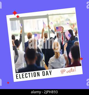 Vista posteriore dei cittadini multirazziali che sventolano la bandiera dell'america con il testo del giorno delle elezioni in cornice blu Foto Stock