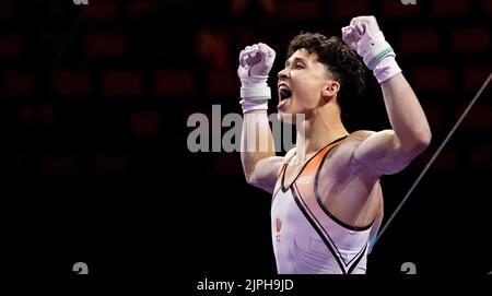 MUNCHEN - Jermain Gruenberg in azione durante le qualifiche maschili di ginnastica nell'ottava giornata del Campionato Multi-europeo. La città tedesca di Monaco ospiterà nel 2022 un campionato europeo combinato di vari sport. ANP IRIS VAN DEN BROEK Foto Stock