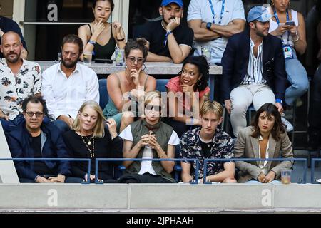 New York, Stati Uniti. 08th Set, 2019. UMA Thurman guarda la finale tra Rafael Nadal di Spagna e Daniil Medvedev di Russia all'Arthur Ashe Stadium presso l'USTA Billie Jean King National Tennis Center il 08 settembre 2019 a New York City. Credit: Independent Photo Agency/Alamy Live News Foto Stock