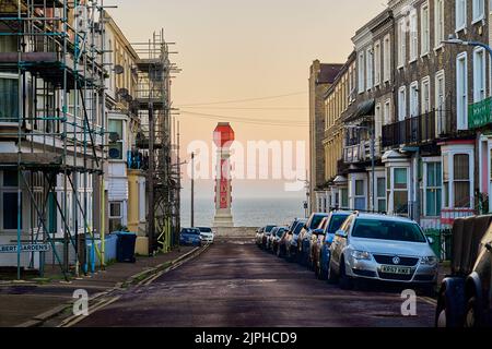 La Torre del Faro del Lido come si vede da Ethelbert Road a Cliftonville, Margate Foto Stock