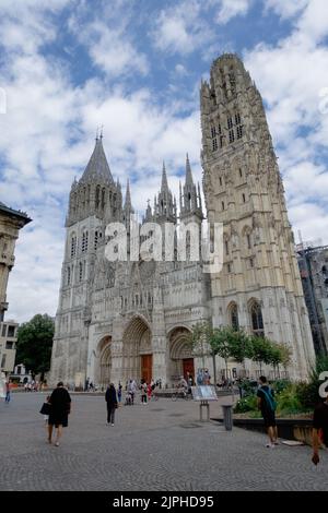 Immagine della Cattedrale Primaziale di Notre-Dame de Rouen, una chiesa importante nella Normandia francese Foto Stock