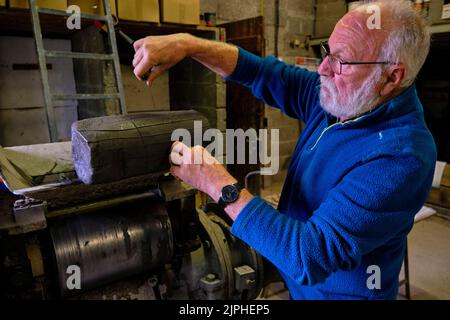 Francia, Cher (18), Neuilly-en-Sancerre, laboratorio di preparazione Clay 'terra e ceneri', Bruno & Michel Cornille Foto Stock