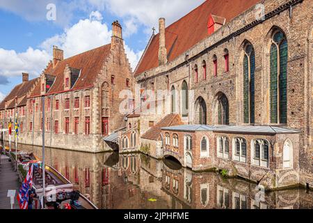 Il 12th ° secolo St John's Hospital (Sint-Janshospitaal) a Bruges, Belgio Foto Stock