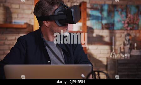 casa, realtà virtuale, cyberspazio, occhiali 3d, video eyewear , visore per la realtà virtuale, realtà virtuale, metaverse, case, realtà simulata al computer, immersivo Foto Stock