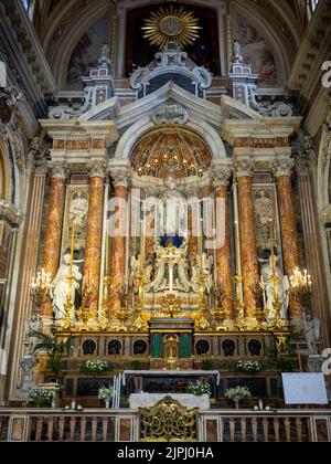 Altare maggiore della Chiesa di Gesú nuovo, Napoli Foto Stock