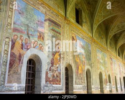 Affreschi murali del Chiostro Maiolicato o del Chiostro delle Clarisse, del complesso monumentale di Santa Chiara, Napoli Foto Stock