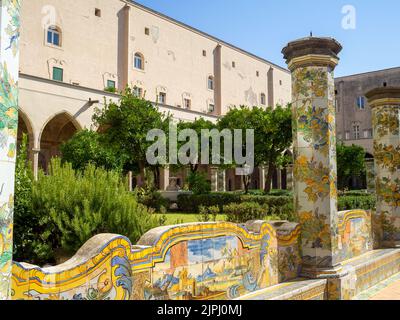 Maioliche al Chiostro Maiolicato o Chiostro delle Clarisse, del complesso monumentale di Santa Chiara, Napoli Foto Stock