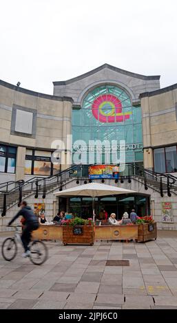 Queen's Arcade, ingresso Hayes. Cardiff Scenes - Agosto 2022. Estate. Foto Stock