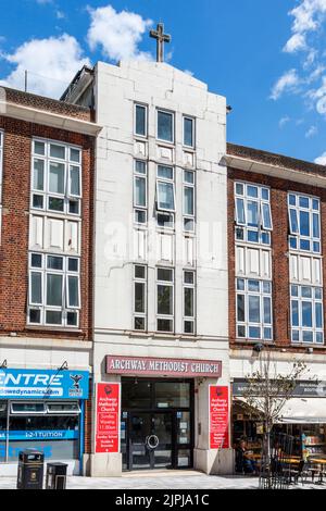 La Chiesa Metodista e la sala in Navigator Square, Archway, North London, UK Foto Stock