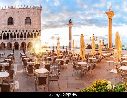 caffè, venezia, piazza san marco, monolithsäule, caffè, venici, piazze di san marco Foto Stock