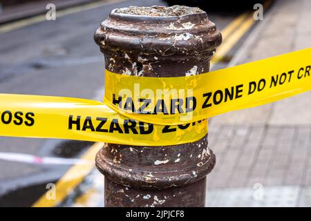 Nastro giallo di sicurezza e pericolo Foto Stock