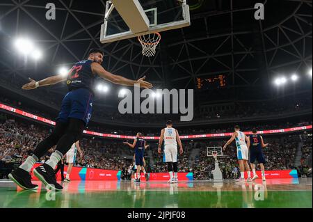 Ljubjlana, Slovenia. 17th ago, 2022. Vasilije Micic #22 della Serbia reagisce durante il basket internazionale amichevole tra Slovenia e Serbia all'Arena Stozice. Credit: SOPA Images Limited/Alamy Live News Foto Stock