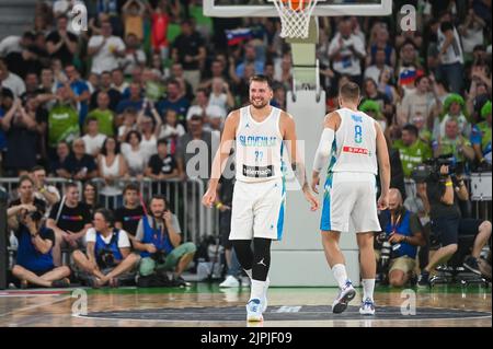 Ljubjlana, Slovenia. 17th ago, 2022. Luka Doncic #77 della Slovenia reagisce durante il basket internazionale amichevole tra Slovenia e Serbia all'Arena Stozice. Credit: SOPA Images Limited/Alamy Live News Foto Stock