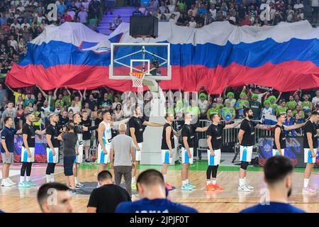 Ljubjlana, Slovenia. 17th ago, 2022. La squadra di basket slovena si è vista durante il basket internazionale amichevole tra Slovenia e Serbia all'Arena Stozice. Credit: SOPA Images Limited/Alamy Live News Foto Stock