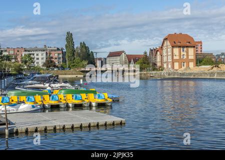 Diverse barche parcheggiate nel nuovo porto turistico di Danzica, Polonia Foto Stock