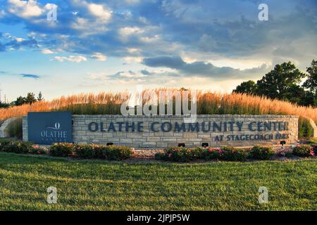 Olathe, Kansas - Agosto, 18 2022 - cartello Olathe Community Center all'angolo tra Kansas City Road e Ridgeview Foto Stock