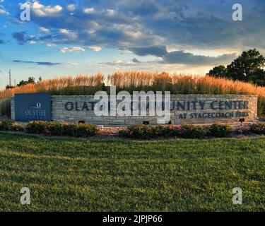 Olathe, Kansas - Agosto, 18 2022 - cartello Olathe Community Center all'angolo tra Kansas City Road e Ridgeview Foto Stock