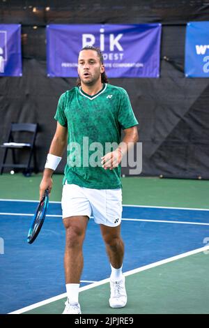 Vancouver occidentale, Canada. 16th ago, 2022. West Vancouver, British Columbia, Canada, 16th 2022 agosto Alexis Galarneau (Canada) durante la prima partita del torneo di tennis Odlum Brown VanOpen il 16 agosto 2022 presso l'Hollyburn Country Club di West Vancouver, British Columbia, Canada. (Amy Elle/SPP) Credit: SPP Sport Press Photo. /Alamy Live News Foto Stock