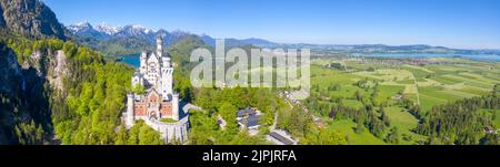 hohenschwangau, castello di neuschwanstein, drohnenflug, hohenschwangaus, castelli di neuschwanstein Foto Stock