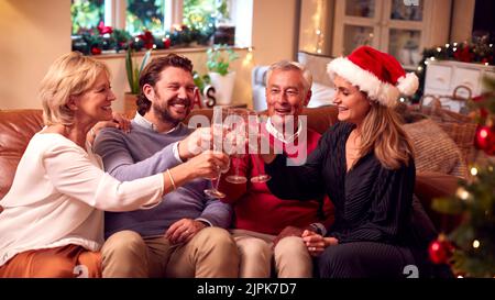 felice, casa, natale, famiglia, toast, saluti, happies, case, buon natale, x-mas, natale, famiglie, toast, coraggio Foto Stock