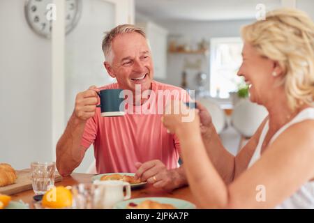 felice, casa, colazione, coppia più anziana, happies, case, colazioni, coppie anziane Foto Stock