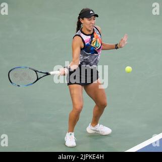 18 agosto 2022: Jessica Pegula (USA) ha sconfitto Emma Raducanu (GBR) 7-5, 6-4, al Western & Southern Open in corso di partita al Lindner Family Tennis Center di Cincinnati, Ohio/USA © Leslie Billman/Tennisclix/CSM Foto Stock